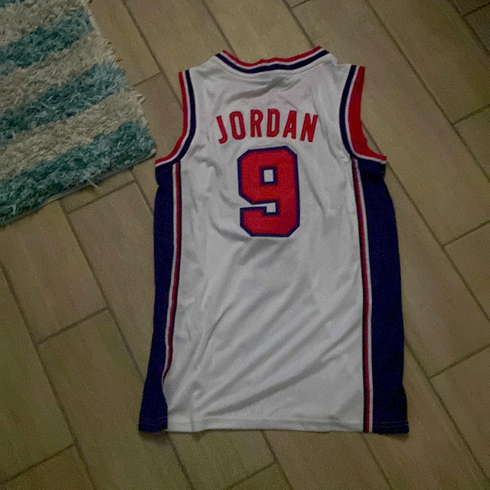 Micheal Jordan USA #9 jersey (recommended for 12-15 years olds)